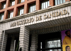  Sanidad informa de 129 casos en Espa&ntilde;a