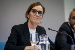  Sanidad planteará la mascarilla obligatoria a centros sanitarios y farmacias y `autobaja` médica de tres días