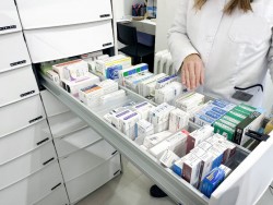 Sanidad revisa el precio de 17.655 presentaciones de medicamentos con un ahorro estimado de 139 millones de euros