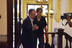 Sanidad y las CCAA acuerdan enviar 45.000 dosis de vacunas para los invasores de  Ceuta como medida preventiva 