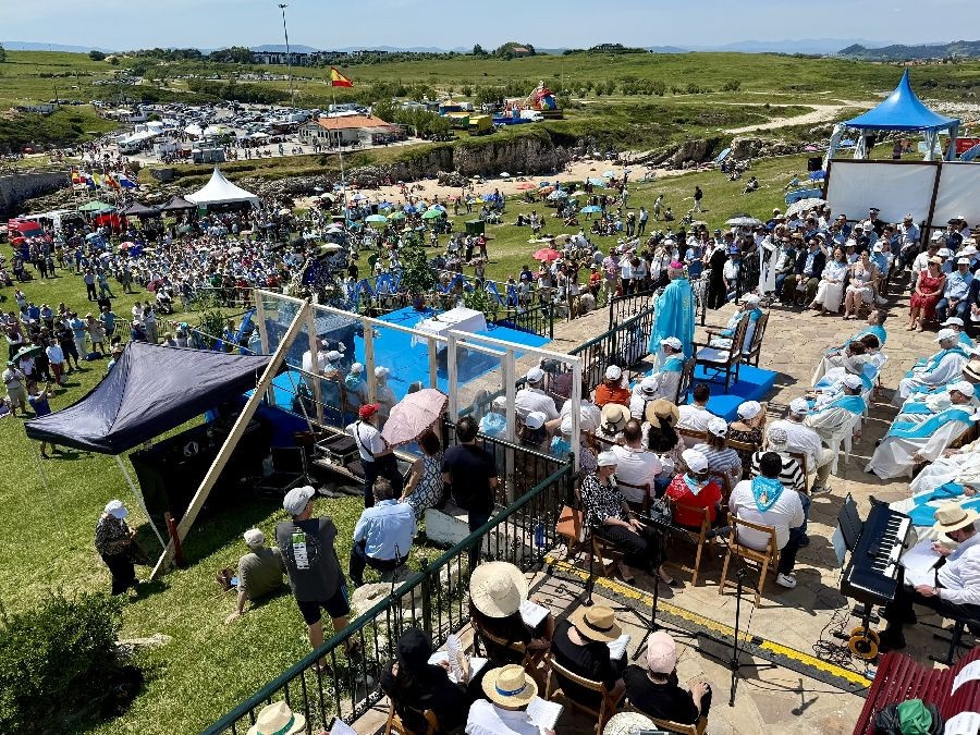  Santander celebra la Virgen del Mar con menos participaci&oacute;n por  fuerte calor