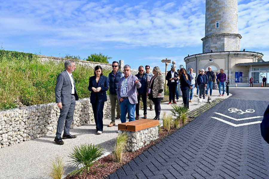 Santander renueva el acceso al Faro de Cabo Mayor que deber&iacute;a ser peatonal