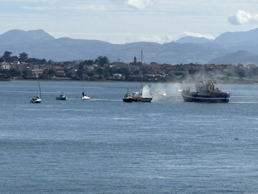 Se incendia barco de recreo a las 14 horas frente a Puertochico