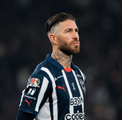 Sergio Ramos debuta con victoria y como capit&aacute;n en Rayados de Monterrey