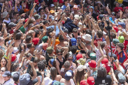 Sonorama Ribera re&uacute;ne a 40.000 personas en una jornada marcada por el concierto sorpresa de Barry B