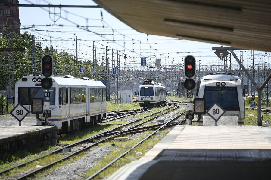 Suprimidos los Cercan&iacute;as a Astillero y Cabez&oacute;n por una aver&iacute;a que impide la salida de trenes de Santander