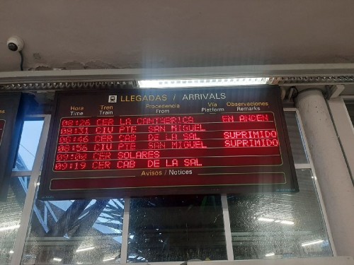 Suprimidos ocho trenes Santander-Cabezón y retrasos en seis más al averiarse uno en la vía