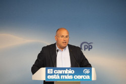Tellado (PP) llama "indecente" y "cobarde" a S&aacute;nchez y le acusa de "deslealtad" con Ceuta y su presidente