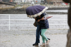 Toda Espa&ntilde;a menos Canarias tiene ma&ntilde;ana alertas por viento, nieve, deshielo, olas y lluvia, con aviso rojo en Pontevedra