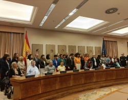 Todos los grupos parlamentarios, incluido Vox, firman el acuerdo para tramitar la Ley ELA en el Congreso