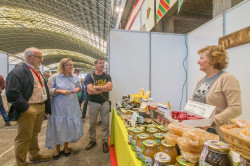 Torrelavega acoge desde hoy la XVI Feria Nacional Ap&iacute;cola de Cantabria con venta de productos, ponencias y actividades