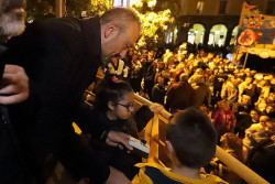 Torrelavega `enciende` la Navidad y se prepara para abrir el mercado en la Avenida de España