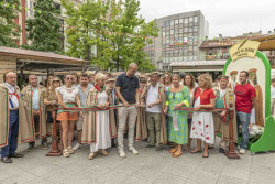 Torrelavega inaugura la XI Feria del Hojaldre, "una de las señas de identidad" de las fiestas de la Virgen Grande