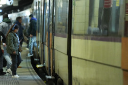 Trabajadores de Cercan&iacute;as Cantabria piden recuperar la atenci&oacute;n presencial en las estaciones