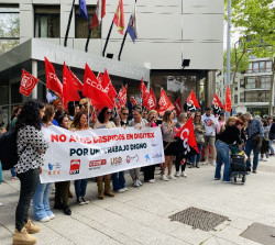 Trabajadores de Digitex se concentran en Santander al iniciarse las negociaciones sobre el traslado