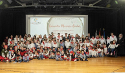 Un centenar de alumnos de Camargo celebra en La Vidriera el Encuentro Marcero Escolar