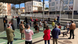 Un centenar de personas participan en la asamblea para frenar la implantaci&oacute;n de la OLA en Torrelavega