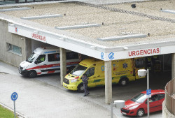 Un hombre se prende fuego en un aseo del Hospital Valdecilla y termina grave en la UCI