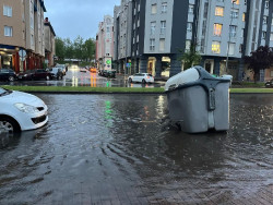 Una tormenta causa inundaciones en varias zonas de Santander
