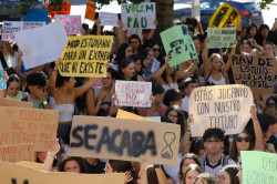 Universitarios apoyan la huelga estudiantil para exigir la publicaci&oacute;n de los nuevos modelos de examen de la PAU