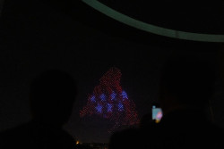 Unos 1.000 drones iluminan el cielo de Madrid para conmemorar el Dos de Mayo