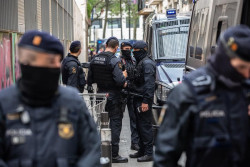 Unos 20 detenidos en la macrooperación contra la red de lateros del Raval
