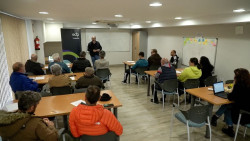 Unos 200 vecinos de Puente Viesgo participan en el proceso para decidir el uso del Palacio de los Bustillo Ceballos