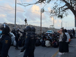 Unos 240 agentes conformaban el dispositivo para trasladar a miles de marroqu&iacute;es  al Puerto de Ceuta apoyados por drones que termina en fracaso
