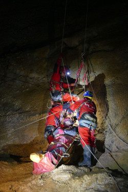  Unos 60 especialistas participar&aacute;n este s&aacute;bado en un simulacro de rescate en una cueva del As&oacute;n