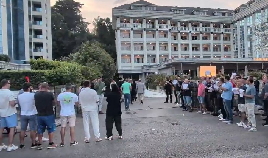Unos 70 polic&iacute;as de Santander se protestan contra la alcaldesa en la cena de Santa Rita del Ayuntamiento