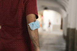  Utilizar mascarillas no conduce a una falsa sensaci&oacute;n de seguridad, seg&uacute;n un estudio