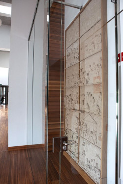 Valdecilla incorpora a su galer&iacute;a de arte la `Puerta de Cantabria`, del escultor Jos&eacute; Antonio Barqu&iacute;n