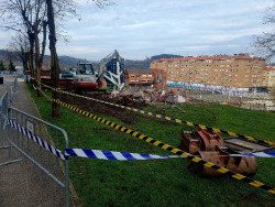 Viesgo retira el transformador situado junto a la pista de la Plaza de las Autonomías de Torrelavega