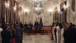 Vivas agradece a Felipe VI su "confianza y aliento" para que los ceut&iacute;es "alumbren" el fin de la crisis