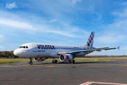 Volotea reanuda las rutas que conectan Santander con Ibiza y Menorca