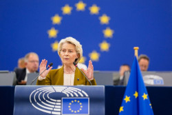 Von der Leyen anuncia un "instrumento específico" para la reconstrucción de la Franja de Gaza como en Ucrania bla,bla y bla