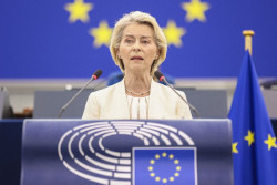 Von der Leyen avisa a Pek&iacute;n de que usar&aacute; "todas las herramientas" si el di&aacute;logo no reequilibra el comercio