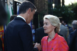 Von der Leyen recalca a S&aacute;nchez que la UE debe "hacer m&aacute;s" en las fronteras y aboga por "rigurosa vigilancia"