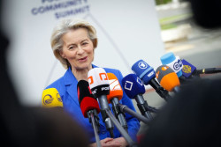 Von der Leyen recuerda que "un acuerdo es un acuerdo", tras las amenazas de aranceles de Trump