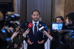 Vox acusa en una carta a Feij&oacute;o de dirigir "un ataque brutal" de "insidias" sobre "supuestas irregularidades"