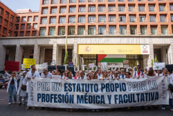 Vox muestra su apoyo a un Estatuto propio para los médicos frente a un "bipartidismo" que los "ha pisoteado"