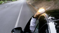 Vox quiere hacer opcional el uso de la baliza la V16 y rescatar los tri&aacute;ngulos con enmiendas a una ley del PSOE