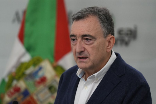 Y Esteban (PNV) como en este pais ya no hay gobierno avisa que si el viernes no hay trasferencias tomaran medidas