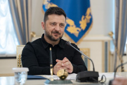 Zelenski afirma antes de reuni&oacute;n con enviados de EEUU que Kiev "est&aacute; interesado en acercar el fin de la guerra"
