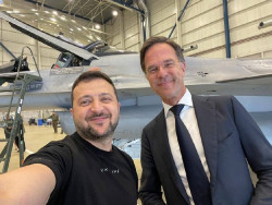 Zelenski anuncia que recibirá al menos 42 aviones de combate F-16 tras el acuerdo con Países Bajos y Dinamarca