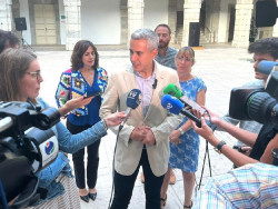 Zuloaga dice que el PP "rompe con el derecho de la sanidad pública universal y gratuita 